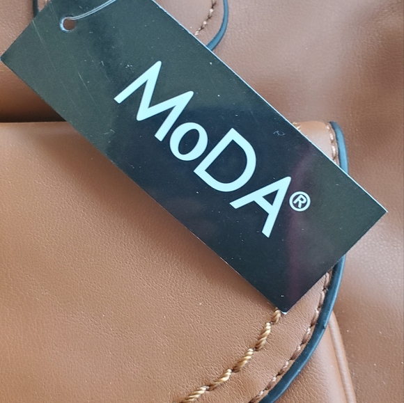 MoDA New York Leather Satchel - Picture 8 of 10